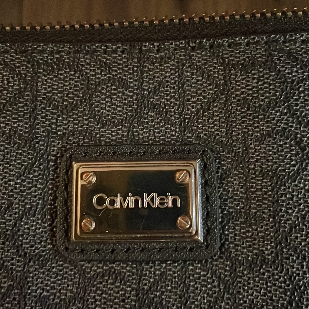 Calvin Klein medium size Crossbody bag with chain - Picture 6 of 7